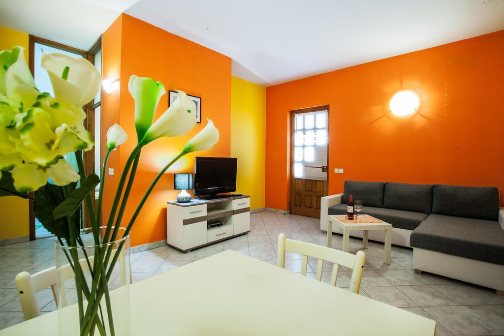 Apartments Lovic ロクヴァ・ロゴズニツァ エクステリア 写真